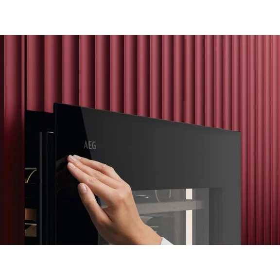 AEG AWCD280B6B Beépíthető borhűtő