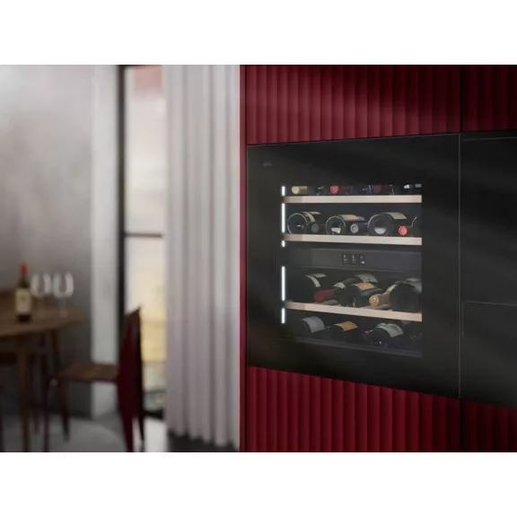 AEG AWCD280B6B Beépíthető borhűtő