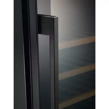 AEG AWS4020B5B Beépíthető borhűtő