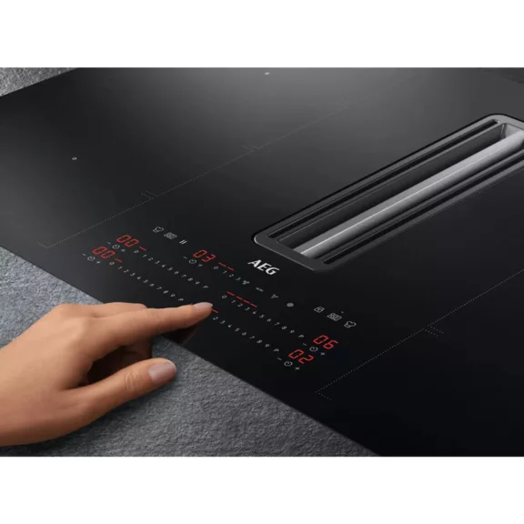 AEG CCE84779CB beépíthető főzőlap beépített páraelszívóval
