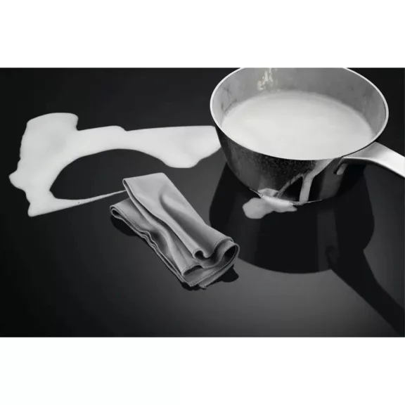 AEG CIB6643BBM SteamBake kerámialapos tűzhely