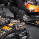 Dewalt x McLaren DT70900T-QZ 32 részes bitkészlet