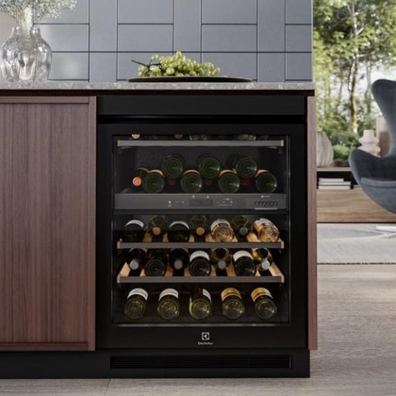 Electrolux EWUS040B8B Beépíthető borhűtő