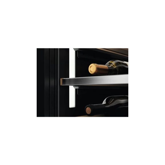 Electrolux EWUS040B8B Beépíthető borhűtő