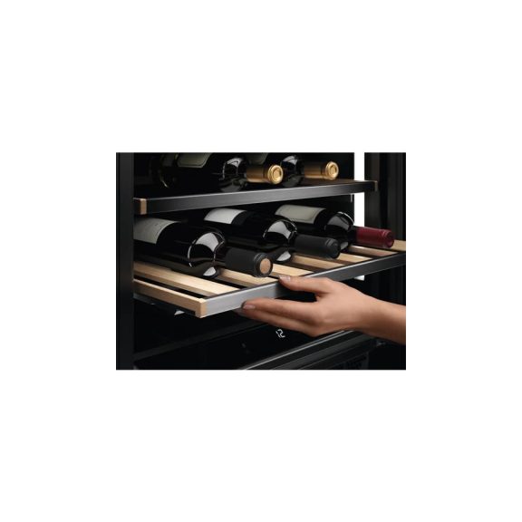 Electrolux EWUS040B8B Beépíthető borhűtő