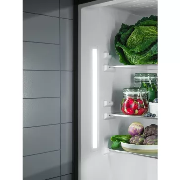 Electrolux LNS8FF19S Beépíthető hűtőszekrény