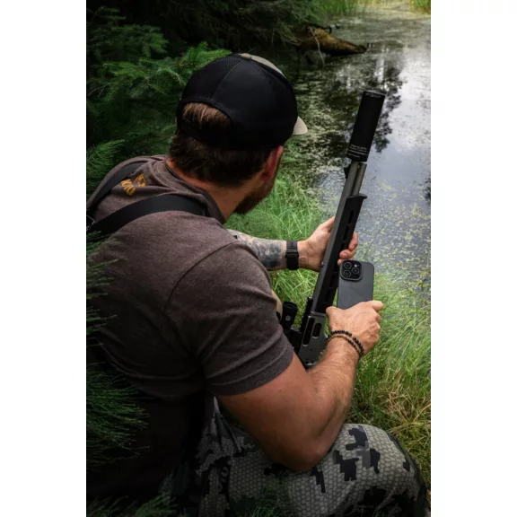 Tactical Beaver Apple iPhone 17 prémium szilikon tok kameravédő peremmel, barna