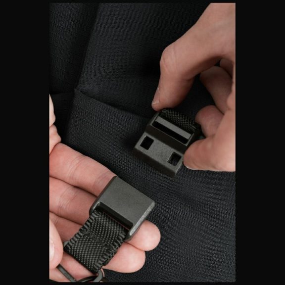 Uniq Arden Sling övtáska lopásgátló cipzárral, mágneses pánttal, cseppállósággal, rózsaszín