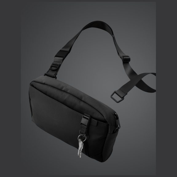 Uniq Arden Sling övtáska lopásgátló cipzárral, mágneses pánttal, cseppállósággal, fekete