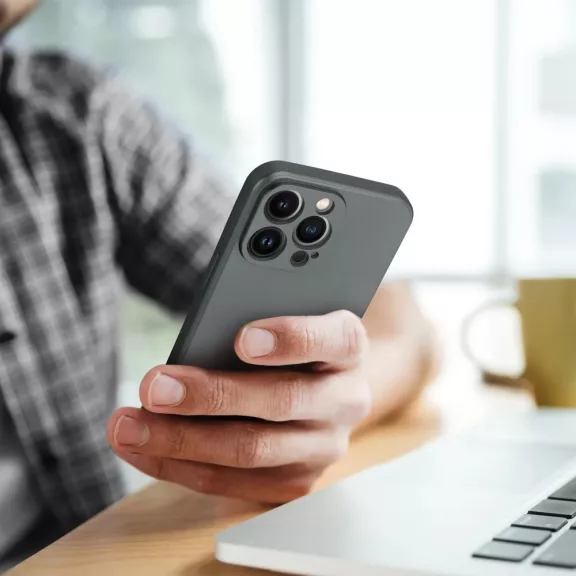 Apple iPhone 16, Szilikon tok, mikrofiber plüss belső, csillogó hátlap, Metallic Case, szürke